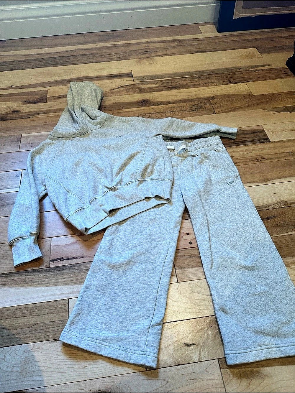 Abercrombie Kids Essential Icon Popover Hoodie and Sweatpants Set Gray Girls 5/6